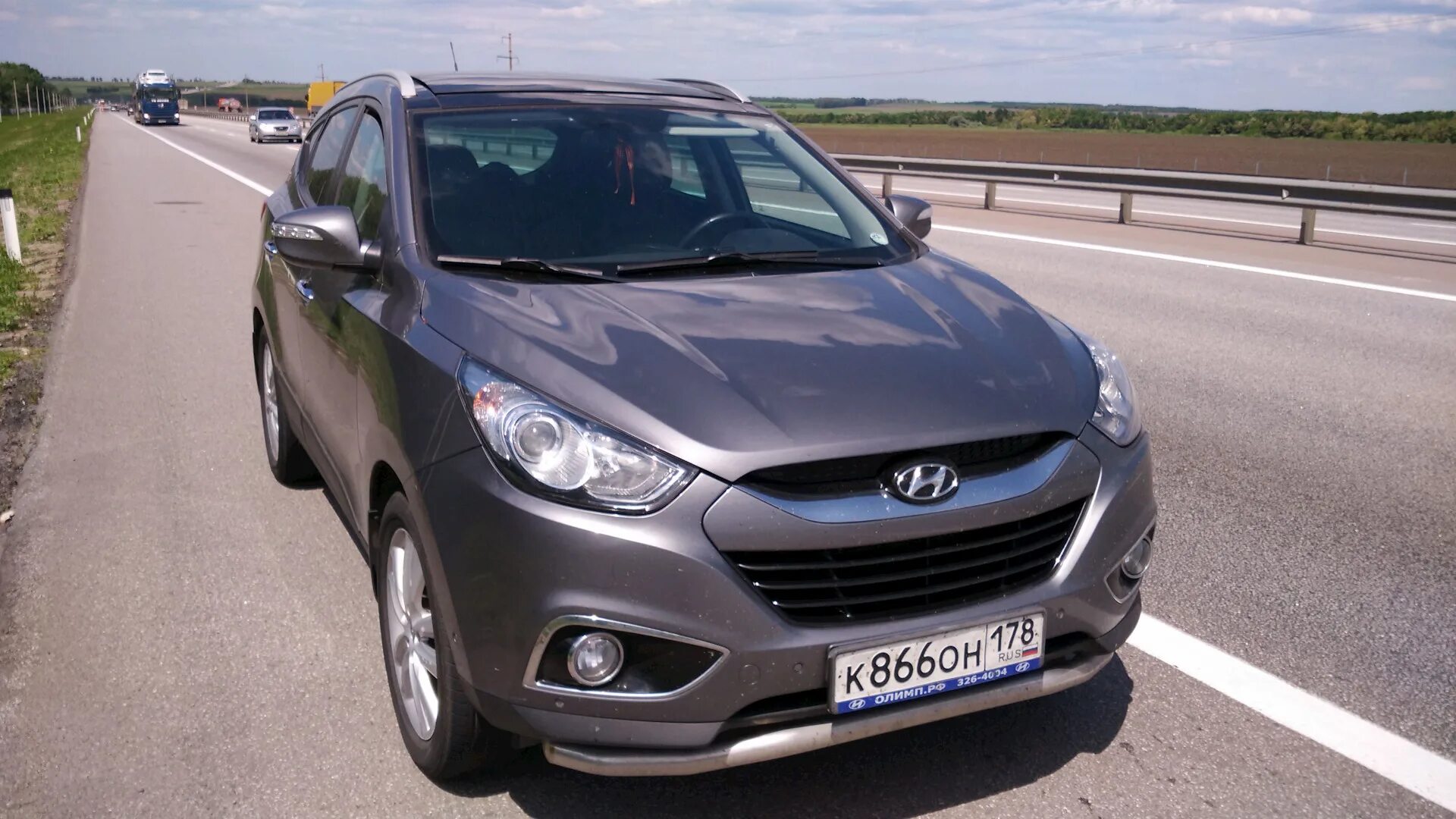 Hyundai ix35 2011. Hyundai ix35 Bronze. Хендай ix35 серый. Хендай ix35 дизель. Куплю хендай аикс 35