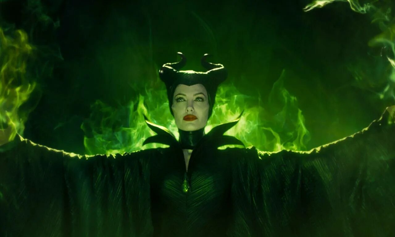 Малефисента 2 реклама. Малефисента принц. Maleficent.2014 Постер. Трон Малефисенты. Малефисента тень.
