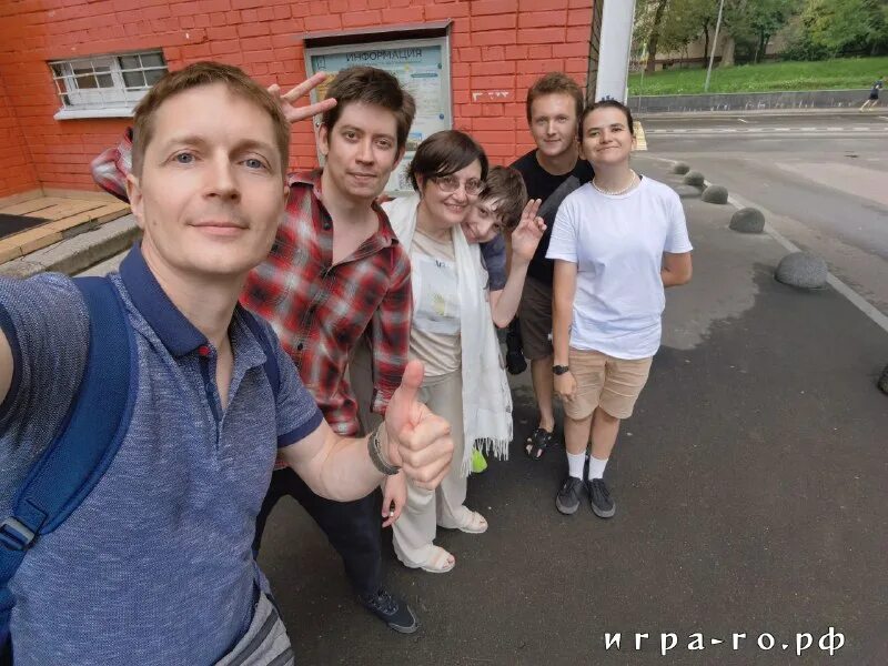 ребята настоящие. дружба. бенжамин воисин. друзья со спины. настоящие друзья.