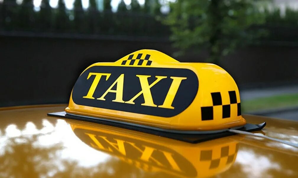 Такси пудож. Шашки такси. Шашечки такси. Шашка такси на машине. Такси картинки.