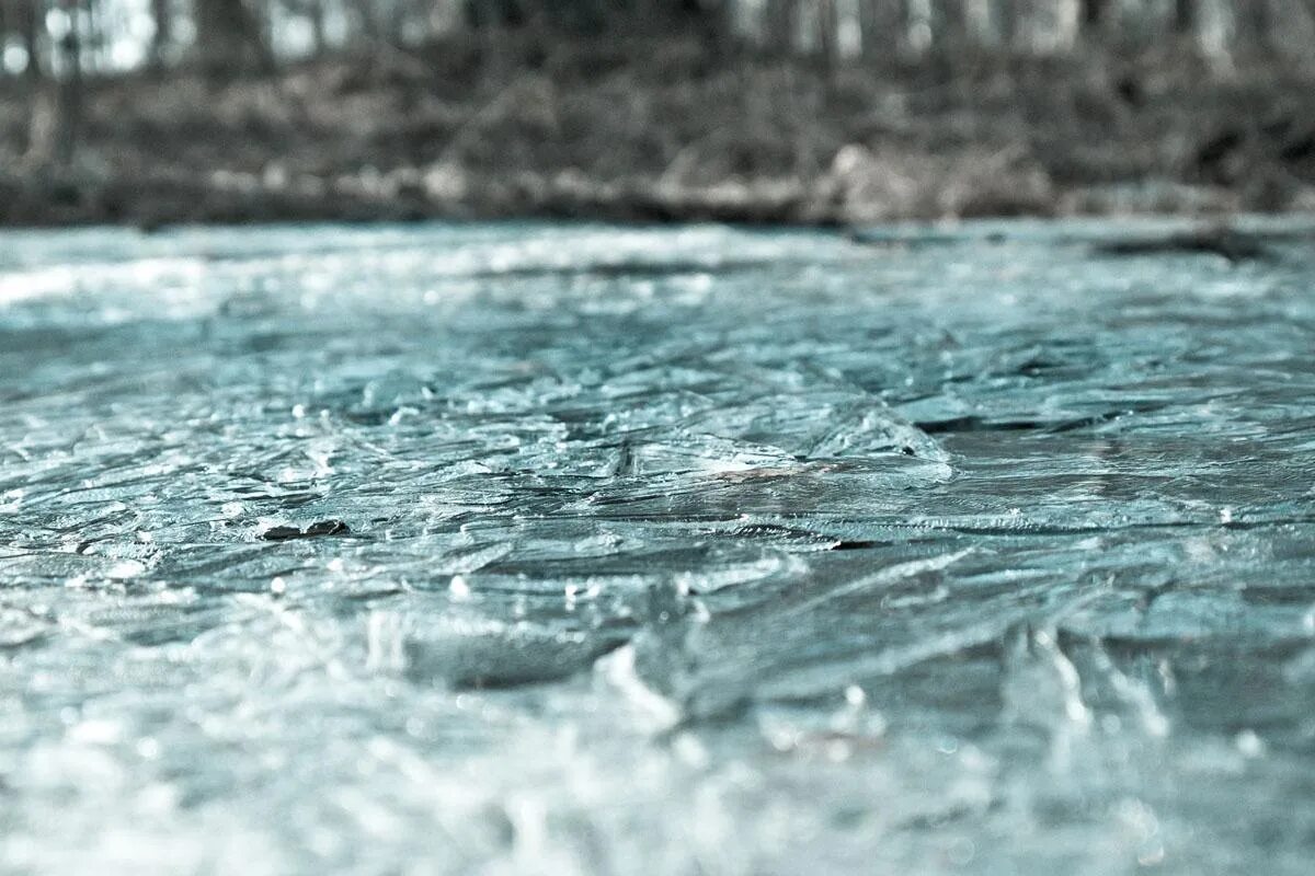Дождевые капли на стекле. Текстура льда. Фотообои дождь. Всплеск волна воды. Замерзшая капля воды.