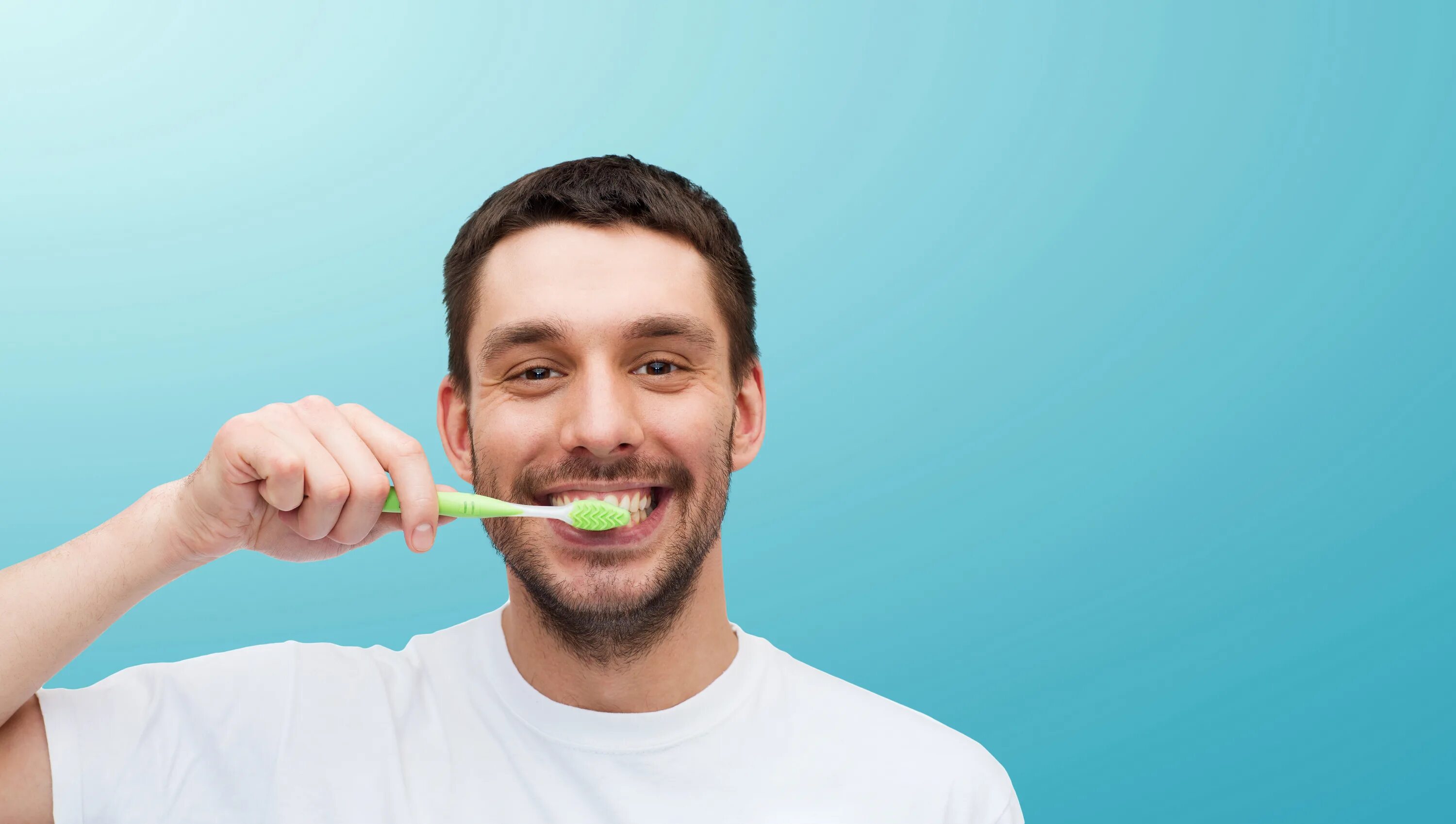 Человек с зубной щеткой. Человек чистит зубы. Мужчина с зубной щеткой. Чистим зубы!. Do your teeth