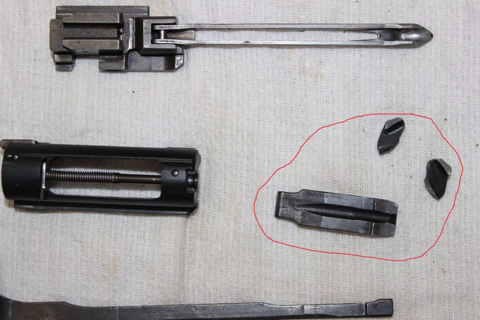 Хвостовик затвора бенелли 027а. Ata arms pegasus хвостовик затвора 12g. Возвратная пружина khan matrix. Хвостовик затвора. Bst1423002 browning.