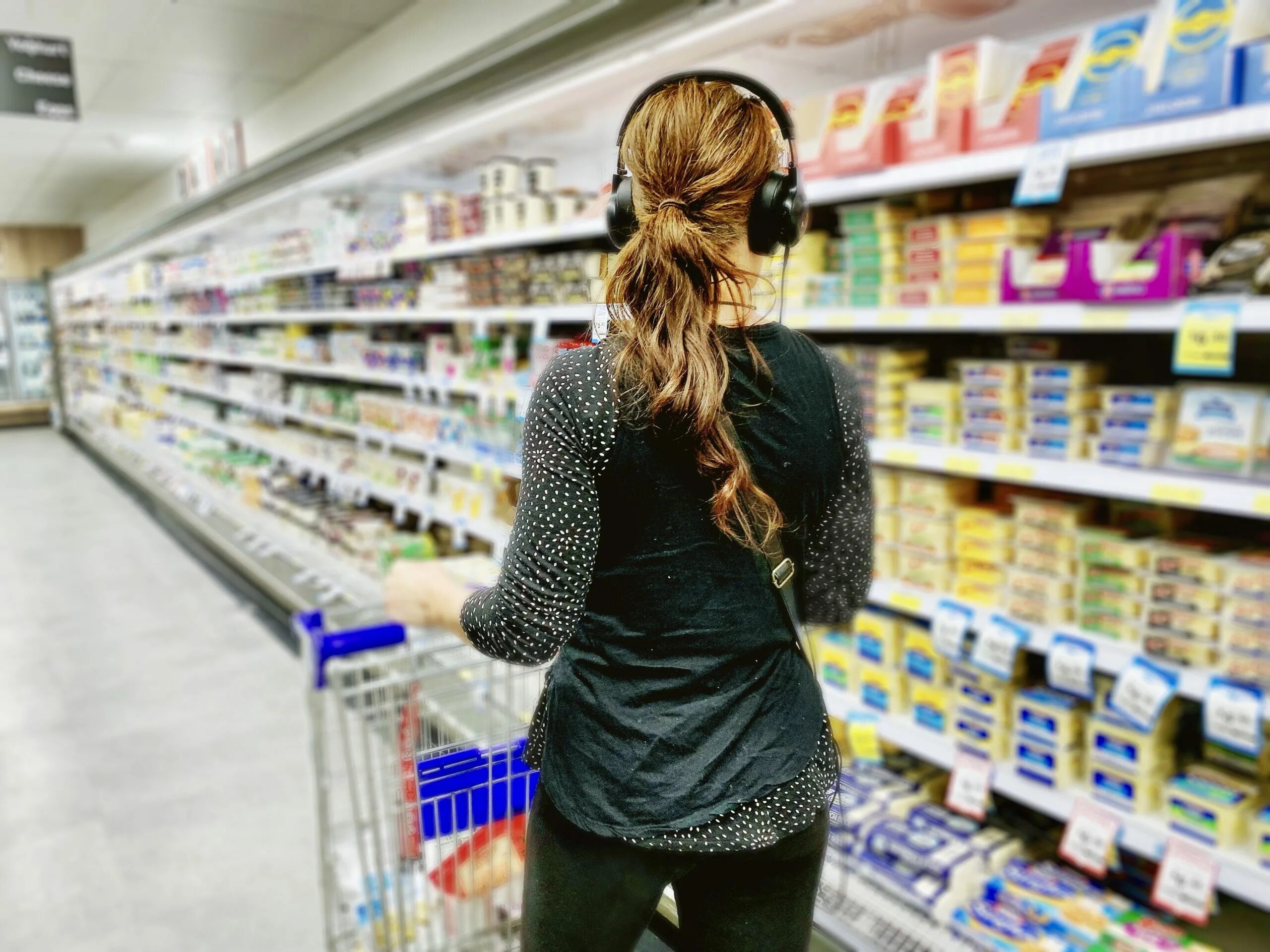 Шоппинг красотка. Картинка шоппинг девушка. Supermarket. Supermarket girl. In the shop listening