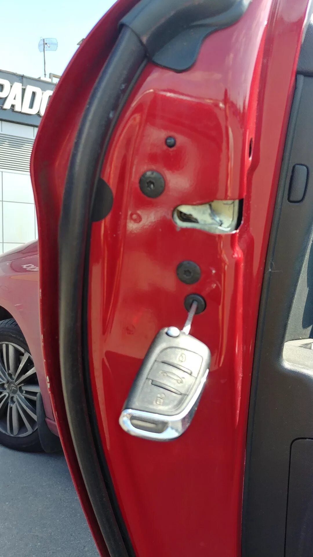 Задняя дверь автомобиля. Задняя дверь citroen. ситроен 3 двери. дверь ситроен с4 b7. дверь задняя ситроен с4.