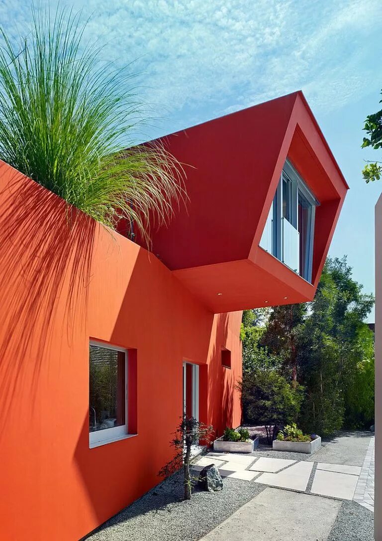 Яркие фасады домов. Оранжевые фасады домов. Яркие домики. Необычные фасады домов.