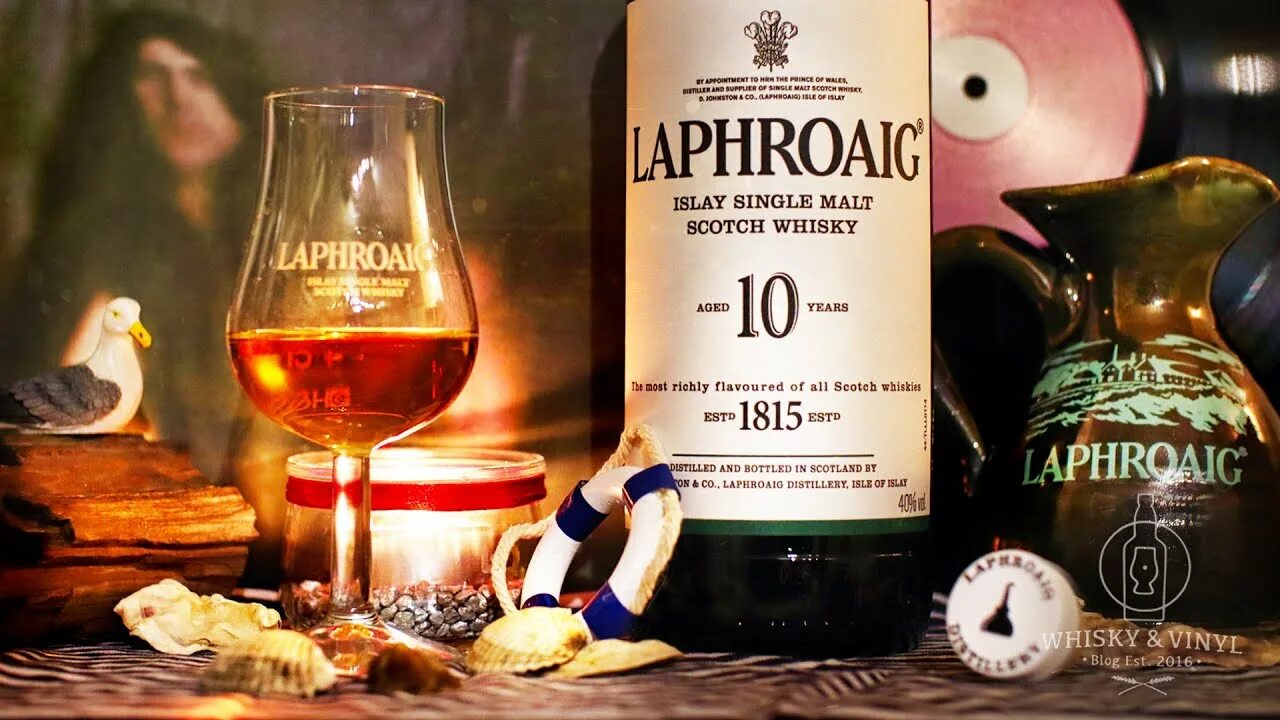 Виски Laphroaig 10. Торфяной виски Лафройг. Laphroaig Single Malt 10 year. Виски виниловой.