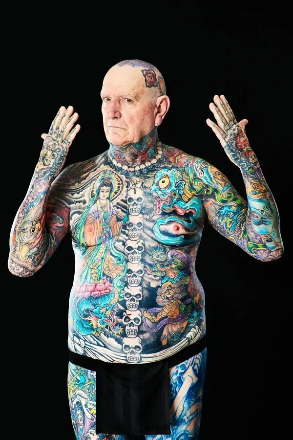 Самого татуированного человека. Самый татуированный человек в мире. Татуированный дед.