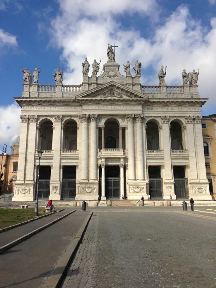 San giovanni. Сан Джованни Латерано. Латеранская базилика в Риме. Церковь Сан-Джованни Латеранского собора. Базилика Сан Джованни ин Латерано.