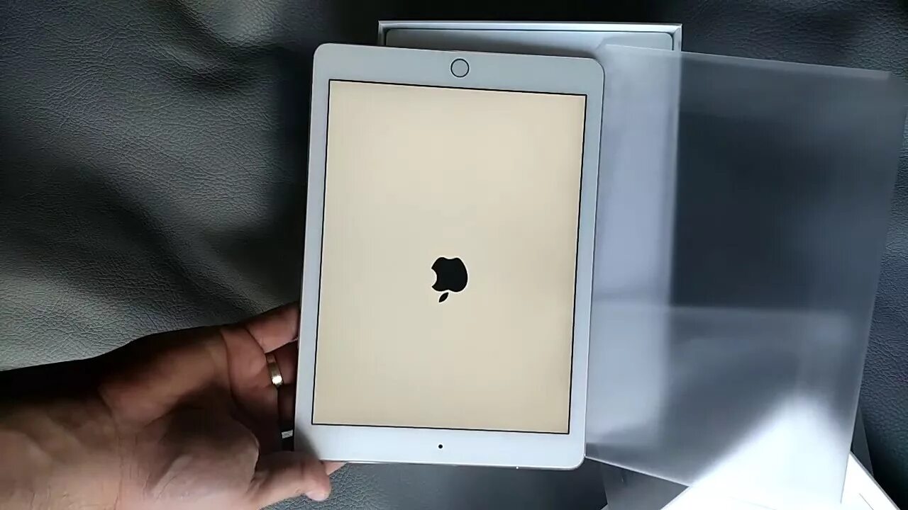 Ipad mini 6 256 gb. IPAD Pro 9.7 256gb. Айпад распаковка. Айпад 7.1.2. Распаковка айпад 9.