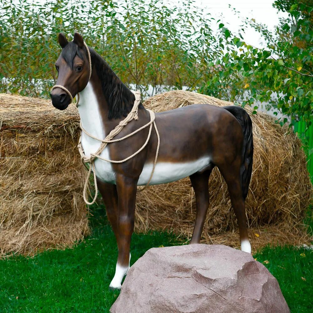 Садовая скульптура лошадь. Садовая фигура лошадь. Фигура лошади для сада. Лошадь ростовая фигура. Телосложение лошади 5 букв