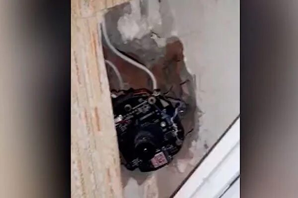 Скрытые камеры со съемных квартир. Скрытые камеры в съемных квартирах туймазы. астрахань. нашли скрытую камеру в съемной квартире. в съемной квартире оказались камеры.