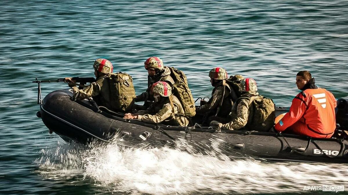 Украинский десант на лодках. Украинский десант на катерах. Высадка с лодок на Украине. Высадка десанта на Украине. Высадка украиной