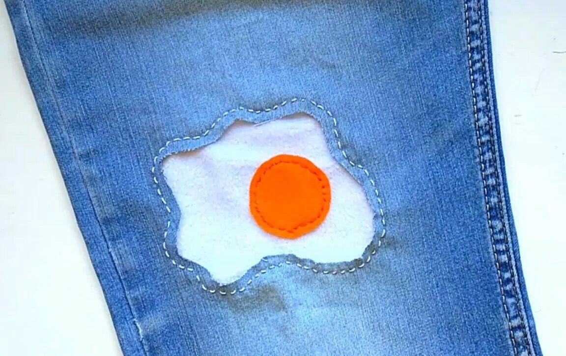штопка джинсов. джинсовая заплатка. японская штопка сашико. накладная заплатка. декоративные заплатки на одежду.