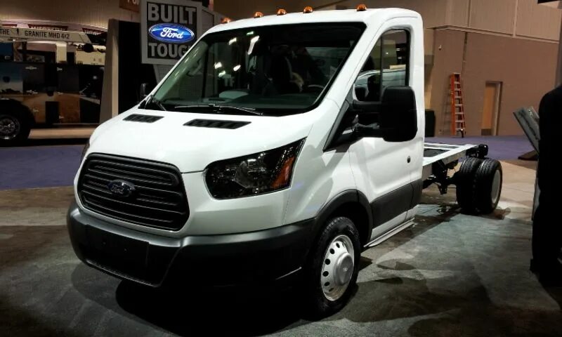 Транзит сейчас. Ford Transit Chassis. Ford Transit Chassis Cab 2020. Ford Transit 2014 года. Ford Transit 2023.