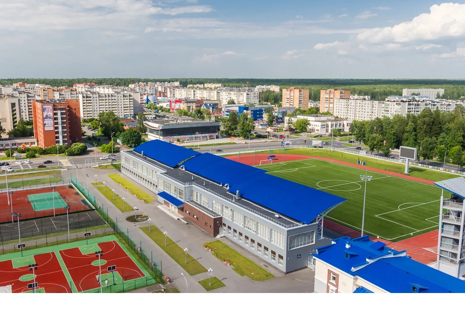 Футбол в школе нижегородской области. Стадион Икар Саров. Спортивная школа Икар Саров. Стадион Юниор Саров. Город Саров Икар футбол.