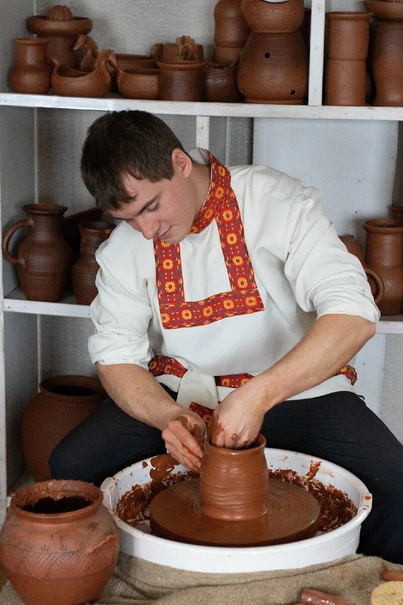 Вконтакте гончары. Дом Гончара Сызрань. Парень Гончар. Гончарное мастерство.