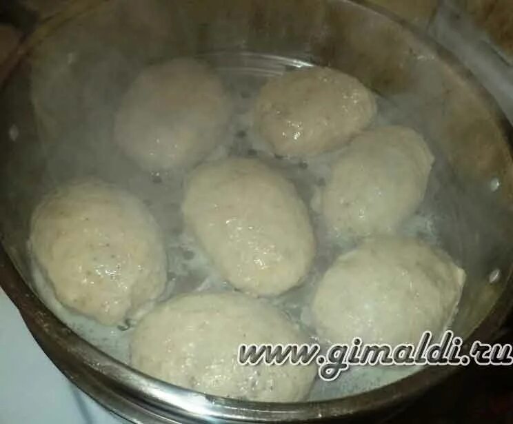 Котлеты на пару в мультиварке. Котлеты на пару в мантоварке рецепт. Котлеты с луком. Паровые котлеты в мантышнице. Котлеты на пару.