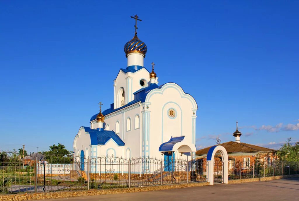 Село романово свердловская область. Станица романовская набережная церковь. Романовские храмы. Церковь станица романовская. Часовня на станичном кладбище романовская.