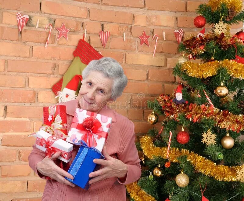 Рождество бабушка. Новый год семья. Happy granny рождество картинка. Бабушка с выпечкой. Новогодняя фотосессия бабушка и внуки.
