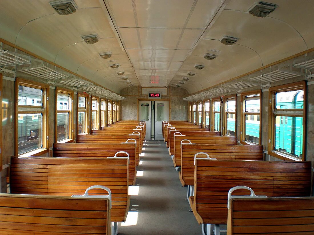 салон вагона еж3 москва. в вагоне электропоезда. поезд сбоку. эд4м салон. вагон пригородного поезда.