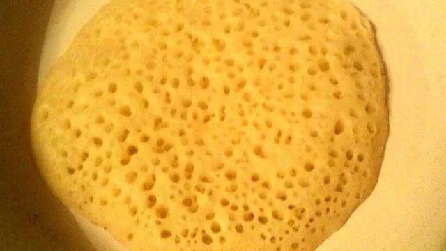 Марокканские блинчики фото. Вкусные пористые блины. Марокканские блинчики багрир рецепт. Блин 10 см диаметр. Марокканские блины с манкой.