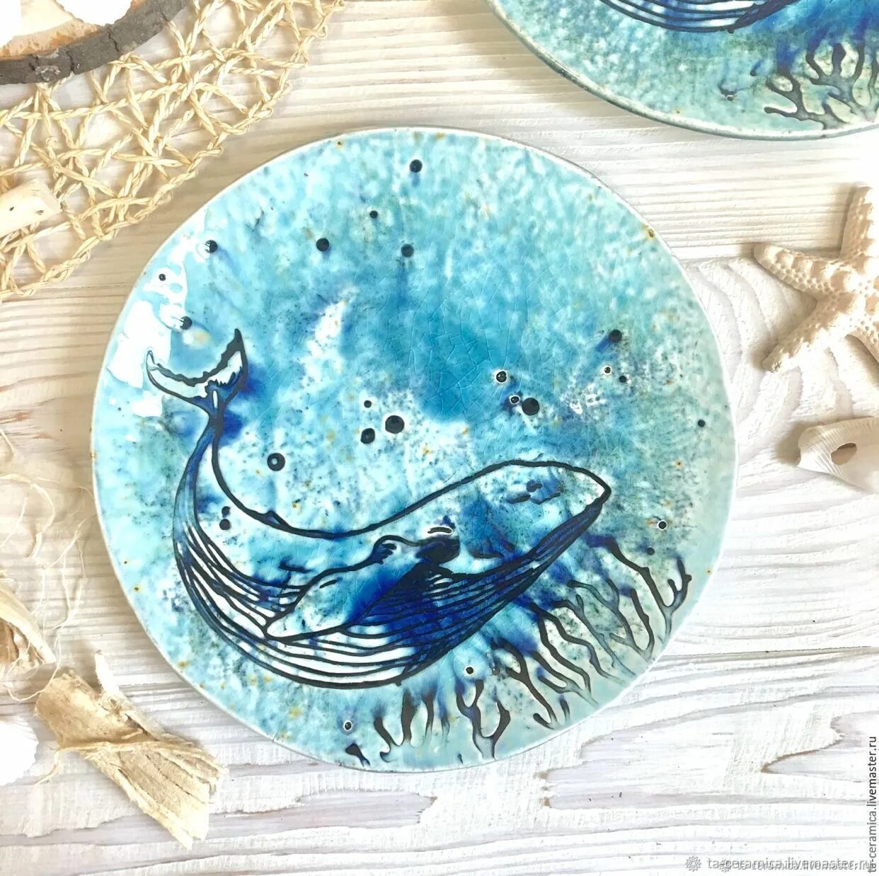 Кит тарелка керамика. Керамическая тарелка кит. Тарелочки киты. Керамика ручная - кит. Тарелка кит.