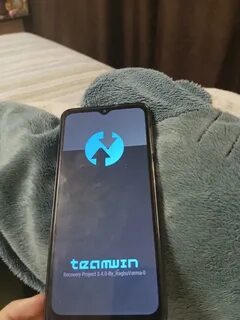 Телефон сам выключается и включается что делать