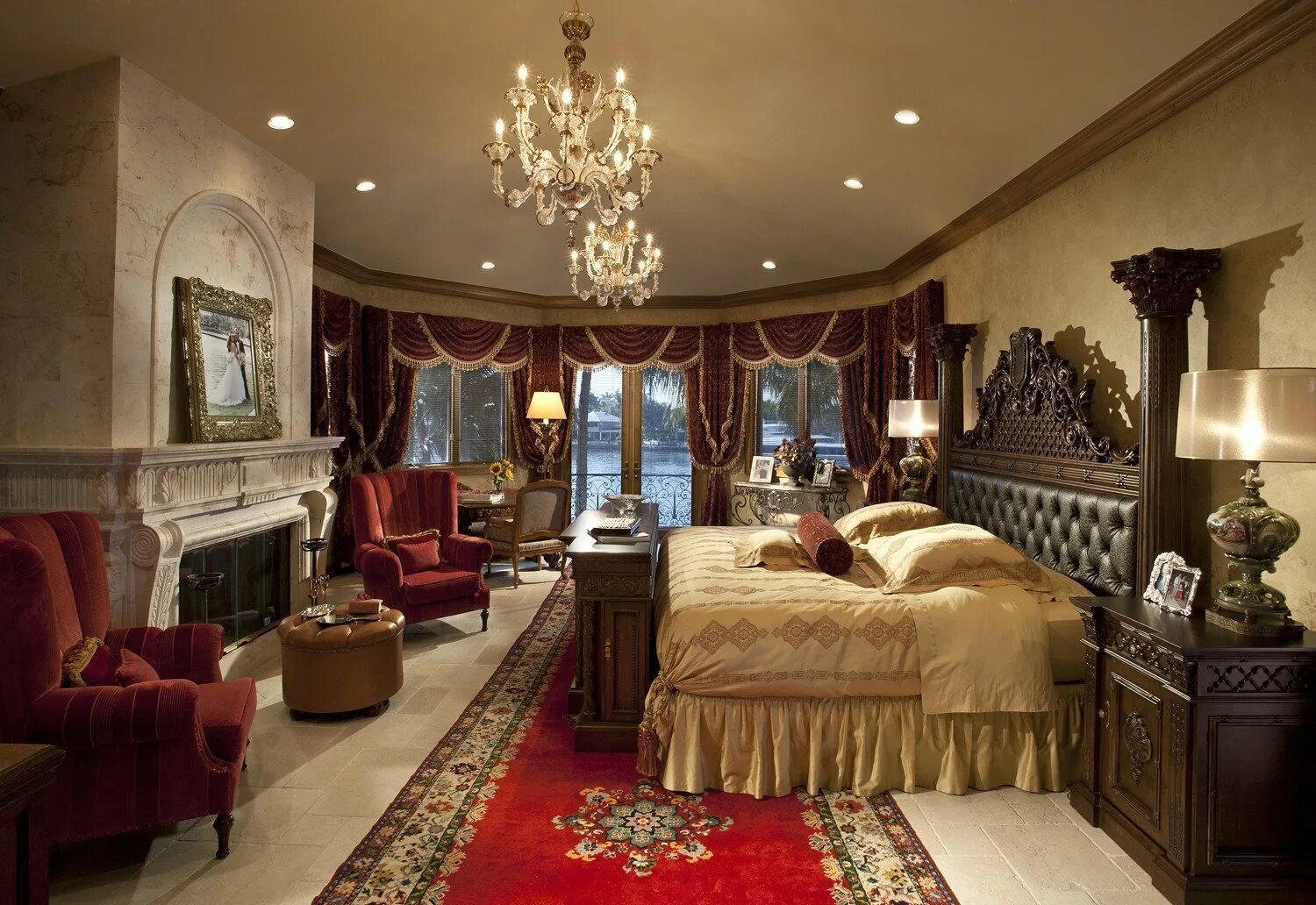 Богатая обстановка. Luxury Mansion Interior спальни. Византийский романский стиль интерьер. Викторианский стиль в интерьере Венецианский. Комната в венецианском стиле.