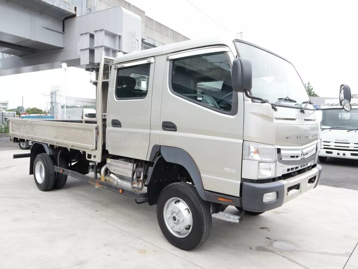 Продажа японских грузовиков. Mitsubishi Canter бортовой 2-3 тонны. Мицубиси Фусо Кантер. Грузовик Mitsubishi Fuso Canter. Mitsubishi самосвал 3т Fuso fg532.