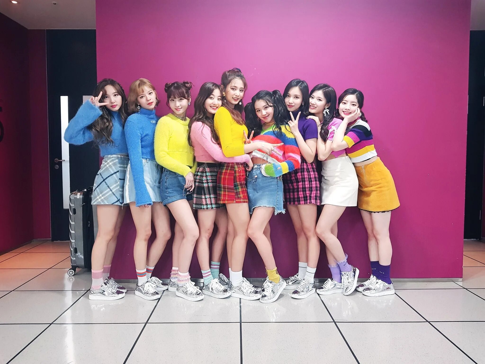 Lesson twice. Твайс. группа твайс. twice heart shaker. twice nayeon heart shaker.