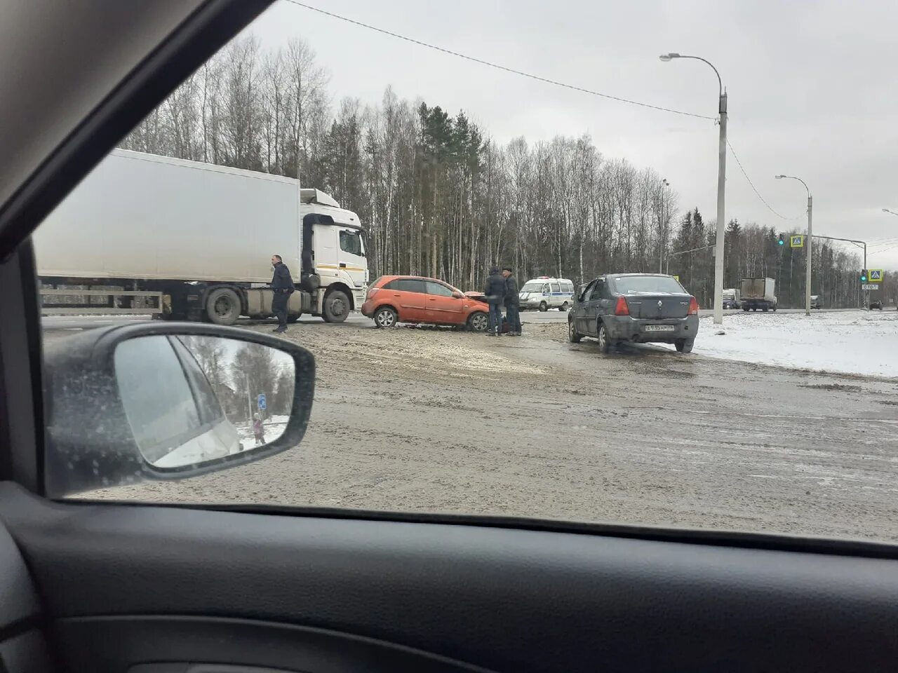 Недоезжая. Ярославль авария возле Туношны вчера. ДТП на м8 8 января в 11.30 на участке Кострома Туношна. Авария под Туношной вчера.