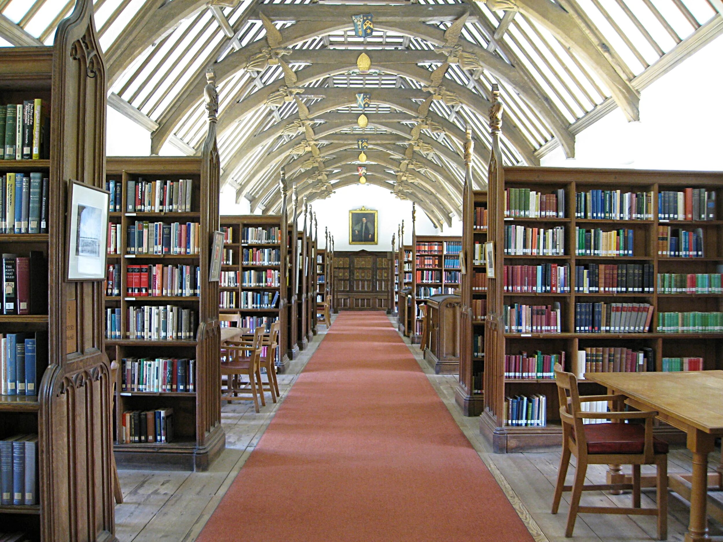 Люди в библиотеке. Бодлианская библиотека оксфорд. Библиотека фото. Библиотека тринити колледжа. Марии.