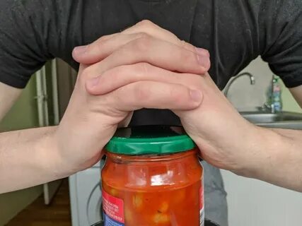 Как открыть закрутку без открывашки