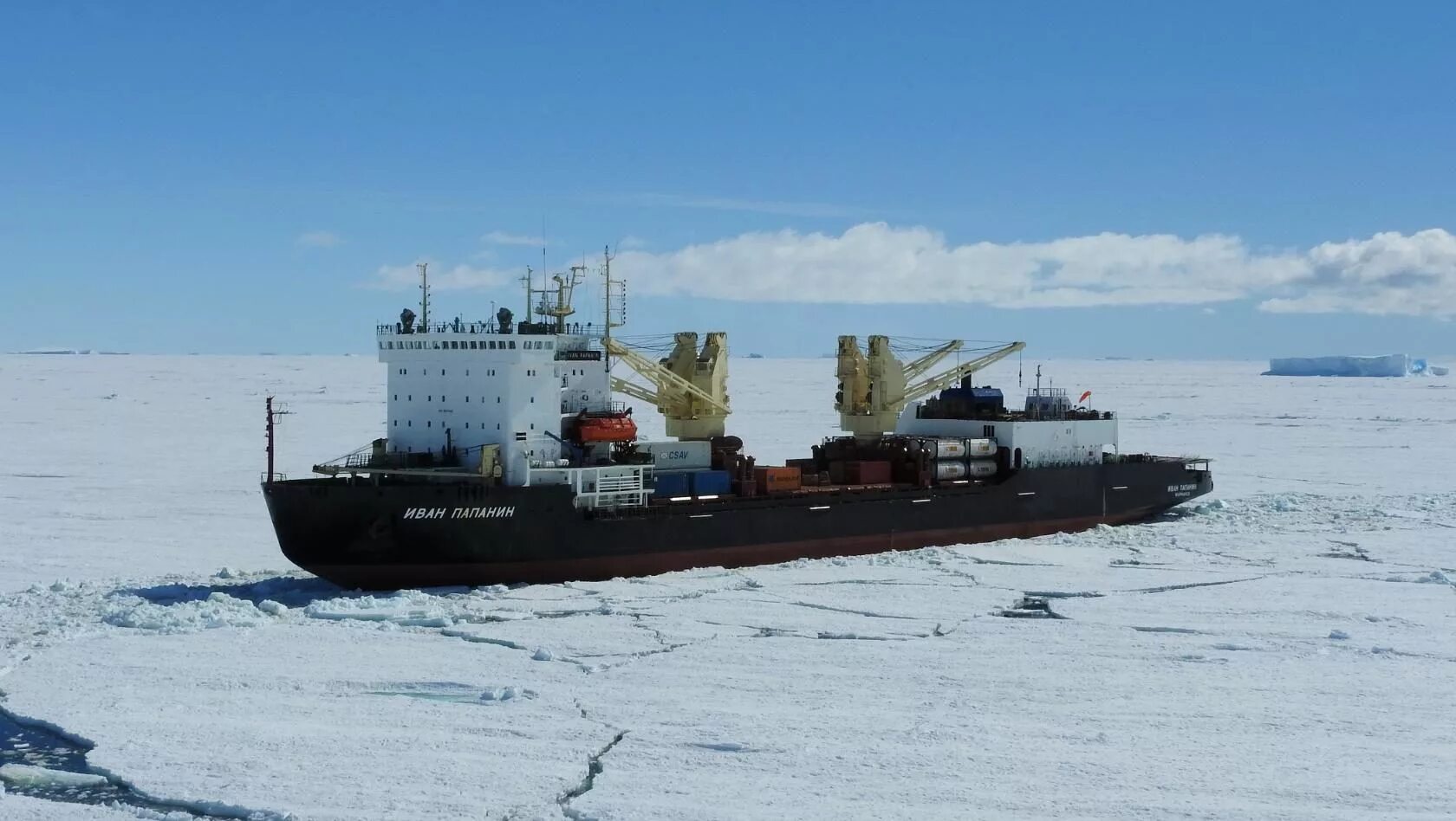 La Armada rusa planea reforzar su Flota del Ártico con un grupo de rompehielos p