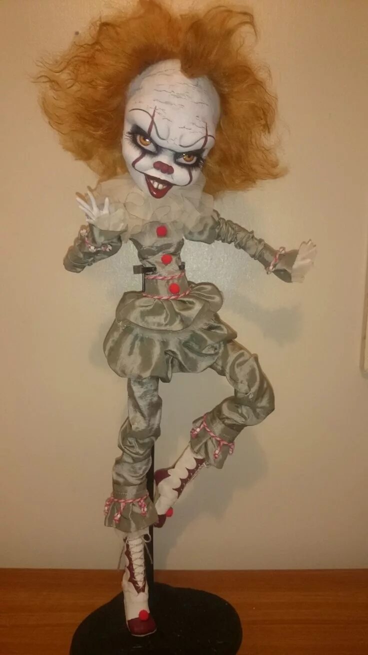 Оно кукла девушка. Ооак монстер хай пеннивайз. Кукла пеннивайз будуарная. Кукла монстер хай пеннивайз 2020. Оно кукла девушка.