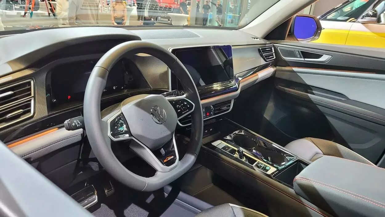 Новый atlas pro 2024. Vw atlas 2024. Geely galaxy l7. Обзор нового атласа 2024. Фольксваген атлас 2024.