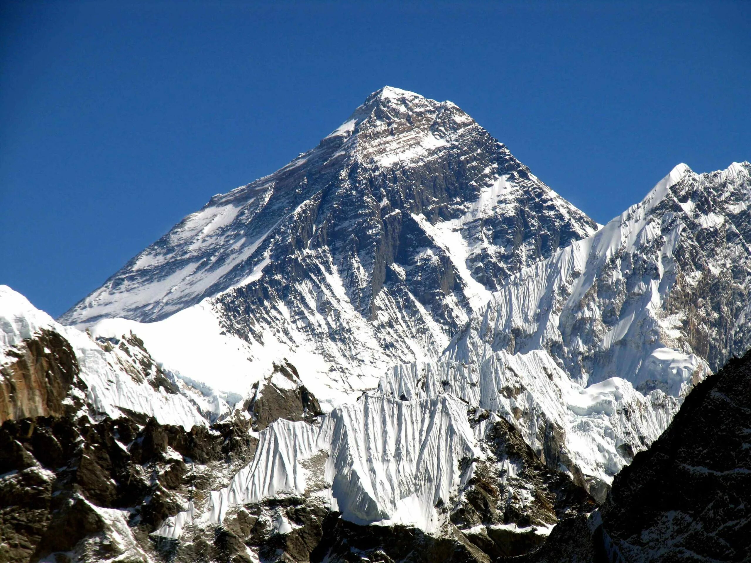 Mount everest is high in the world. Гора Эверест(Джомолунгма). Гора Эверест (Джомолунгма). Гималаи. Эверест самая высокая гора в мире. Вершины: гора Джомолунгма (Эверест),.
