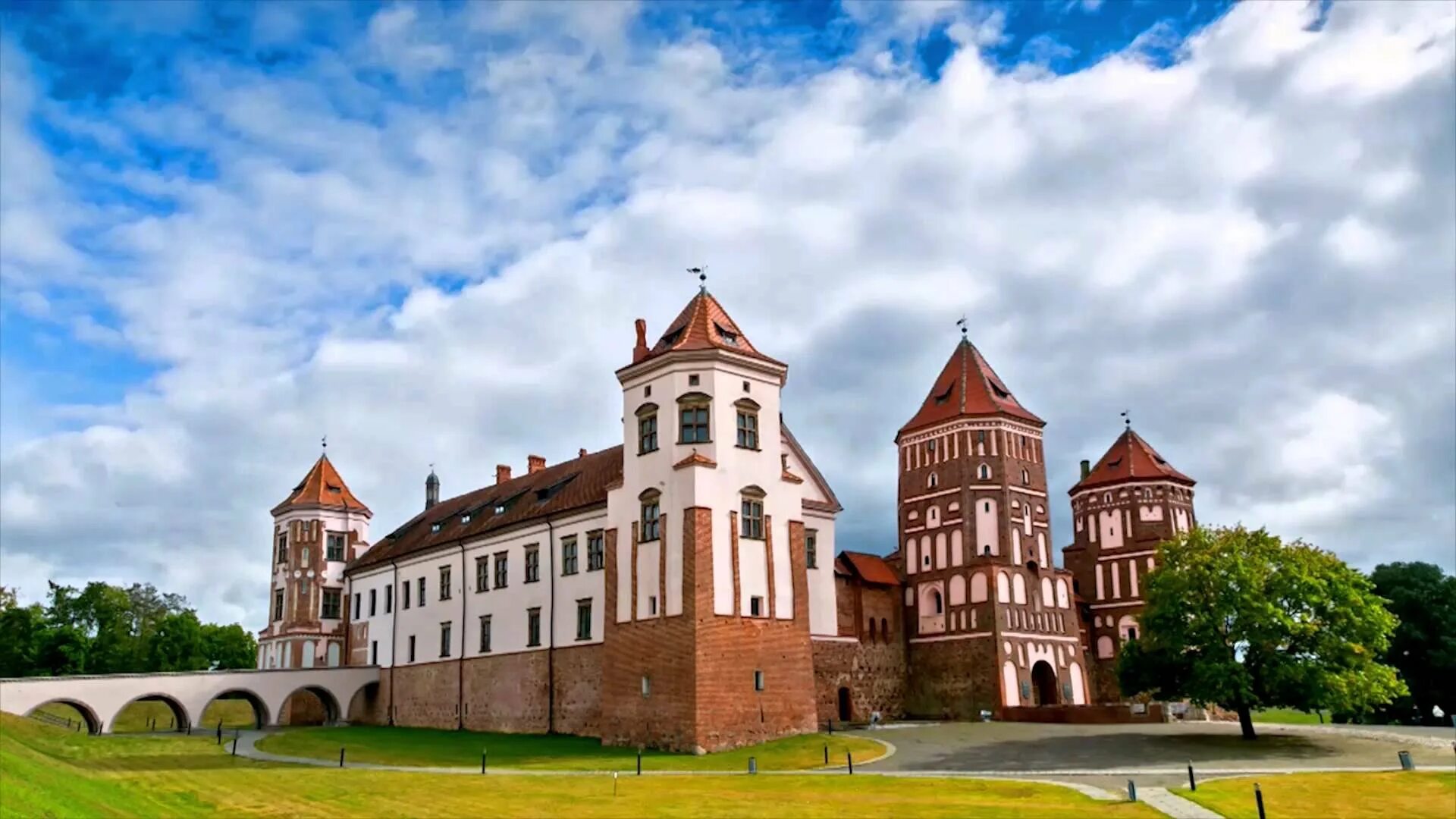 Мирский замок (мир, Гродненская область). Белоруссия Мирский замок и Несвижский. Замки Белоруссии Мирский замок. Мирский и Несвижский замки. Экскурсии в белоруссии из минска