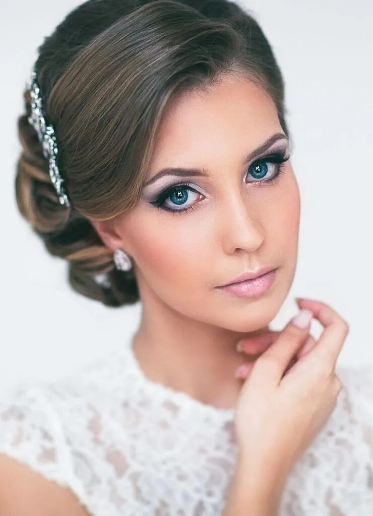 Вечерний макияж и прическа для блондинок. Ольга сибирякова. Вечерний макияж и прическа. Вечерний макияж и прическа на средние волосы. Прическа с макияжем на средние волосы.
