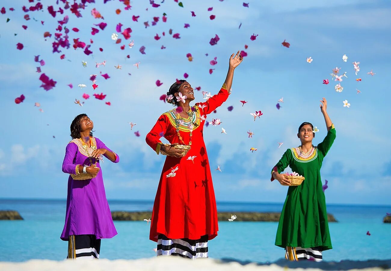 Мальдивы традиции. Мальдивы национальный костюм. Мальдивы население. Мальдивы местное население. Maldives holidays