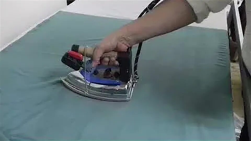 Как гладить бархат. Бордовый шелк. Как погладить бархат. Утюжка бархатной ткани. Текстиль ткань.