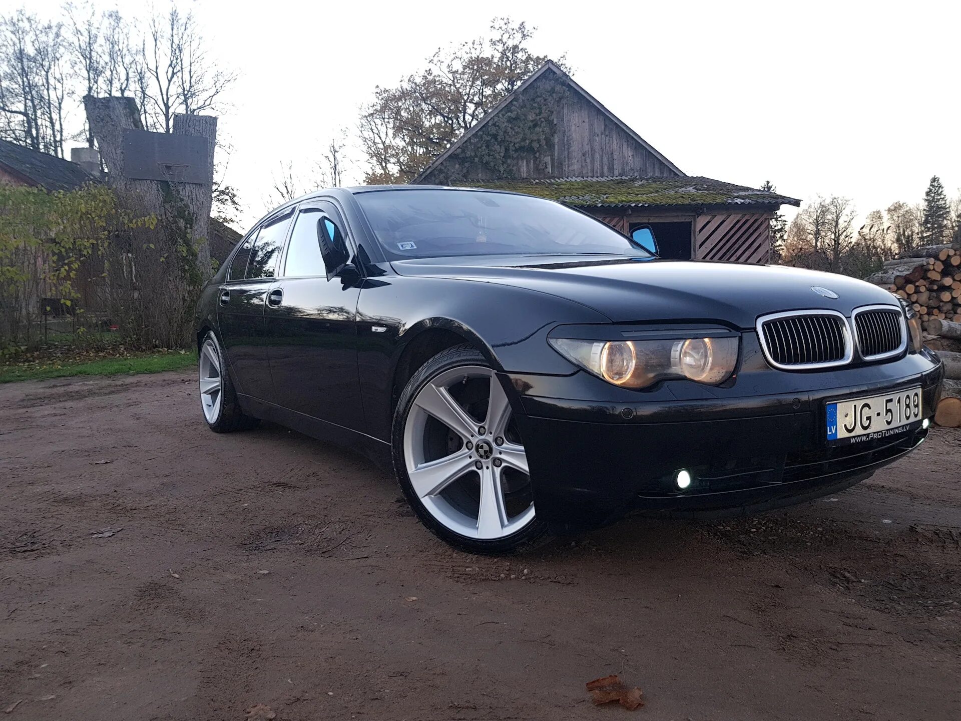 Луна 07. 07. Bmw 750 2004. Bmw 750 2004. 07 2004.