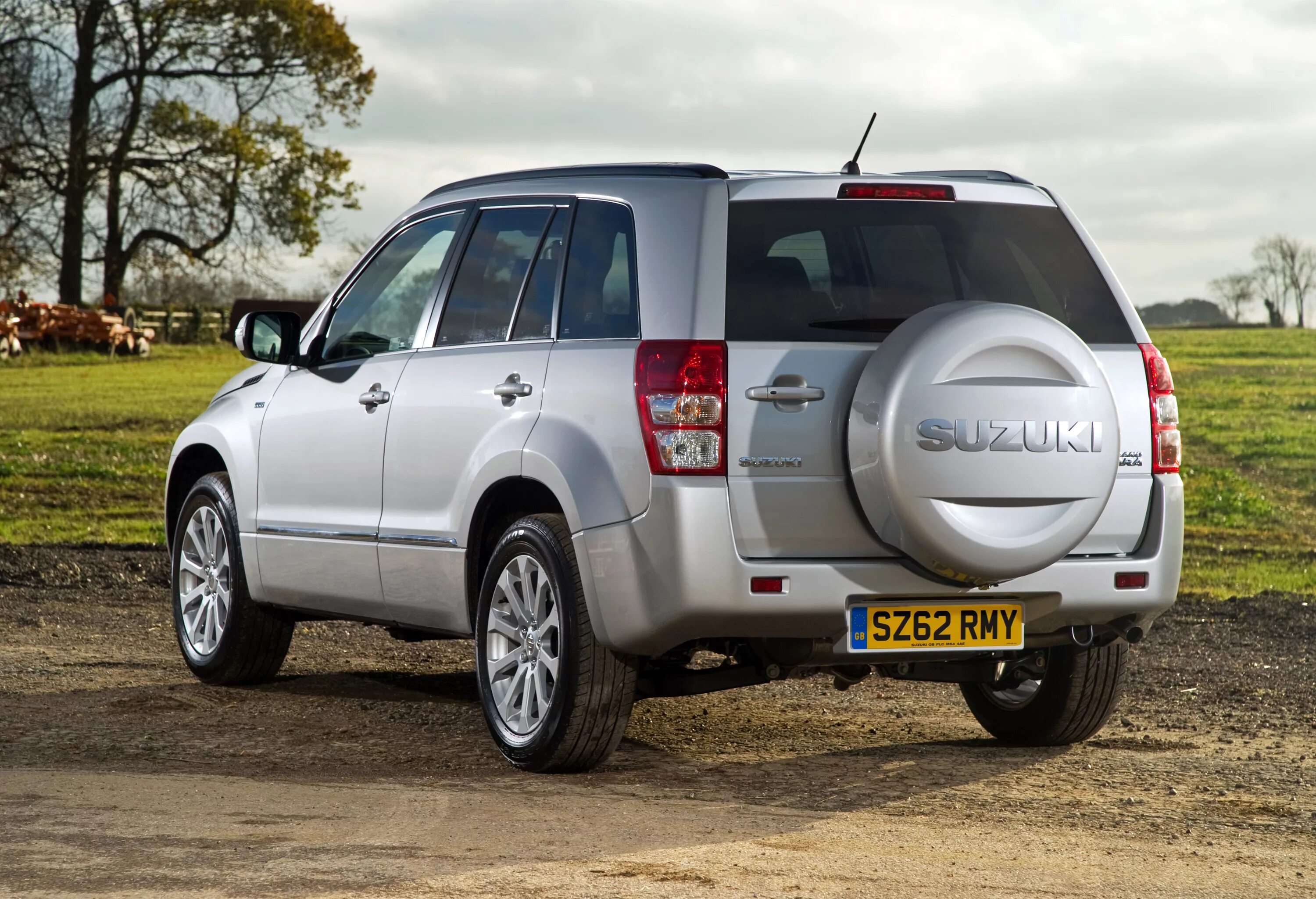 Suzuki grand vitara задний. Suzuki grand vitara 2013. suzuki grand vitara 5. suzuki vitara 2014. гранд витара 2014.