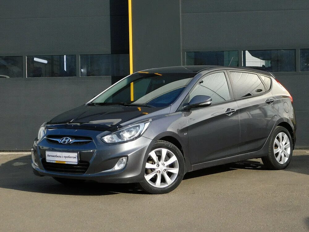 Hyundai Solaris i 2011. Hyundai Solaris 2011 хэтчбек. Hyundai Solaris 2011 Hatchback. Hyundai Solaris Grey 2011.