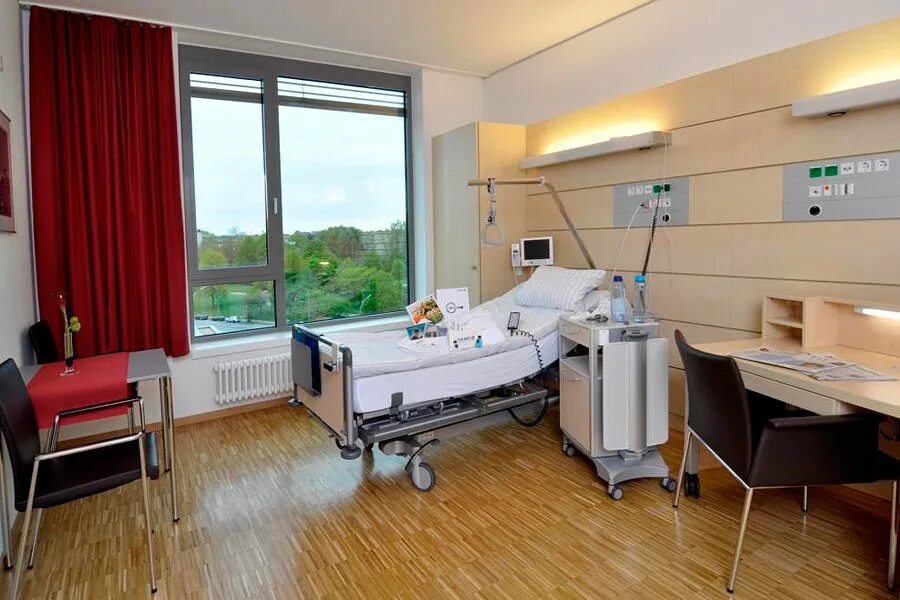 Медцентр больничный. Палаты в больницах Германии. Ахен в Германии клиника палаты. Хаусартцу Германия больница. Университетская клиника Кельна.