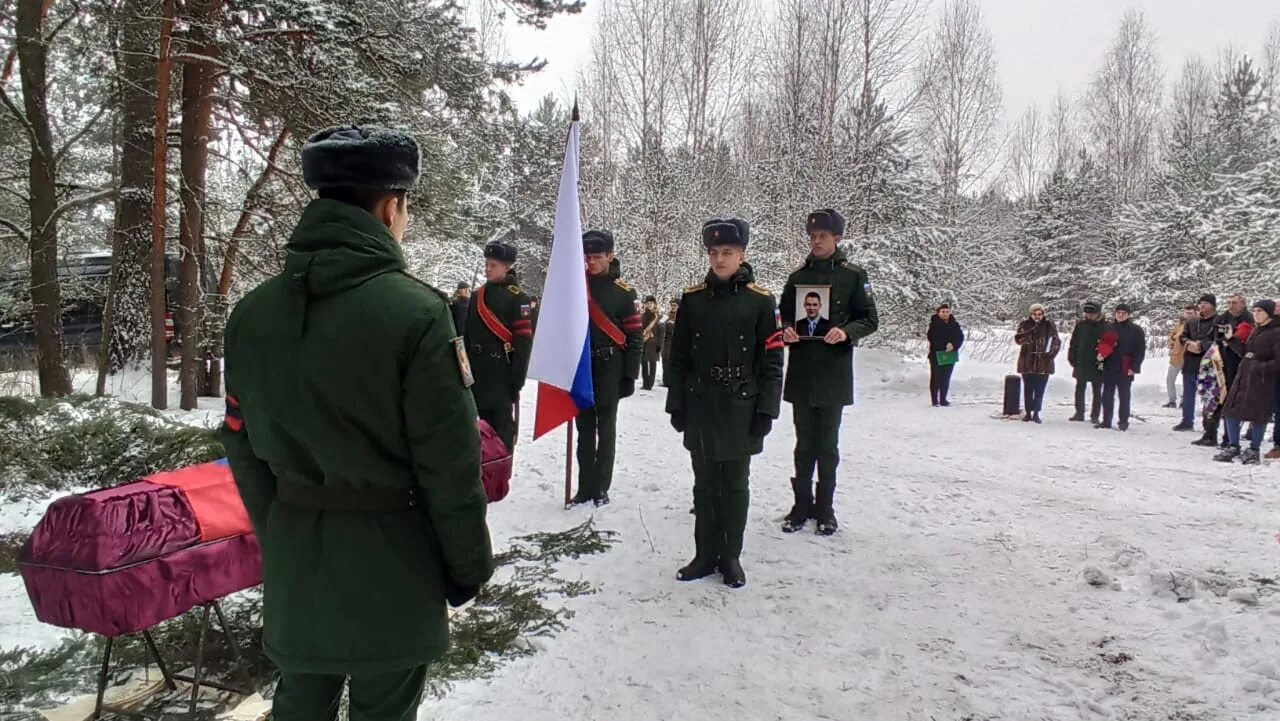 Российские военные на Украине празднуют новый год. Прощание с военными погибшими в Кольчугино. Артемовск убитые солдаты. Награждённые военные сво. Новости на сво российские новости
