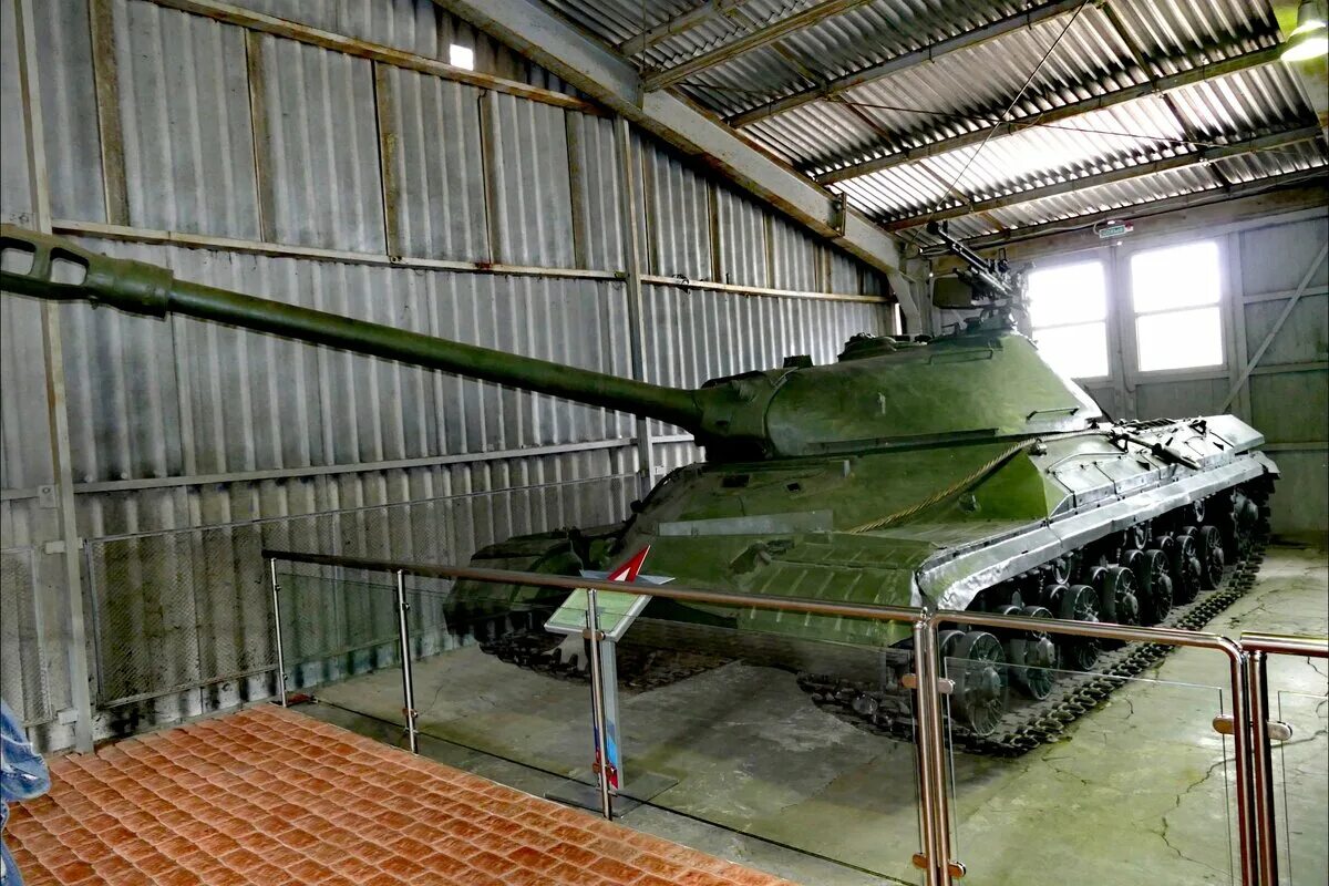 Ис 5 история. ИС 8 Кубинка. ИС-7 танк в Кубинке. ИС-5 тяжёлый танк. Кубинка танковый музей ИС 7.