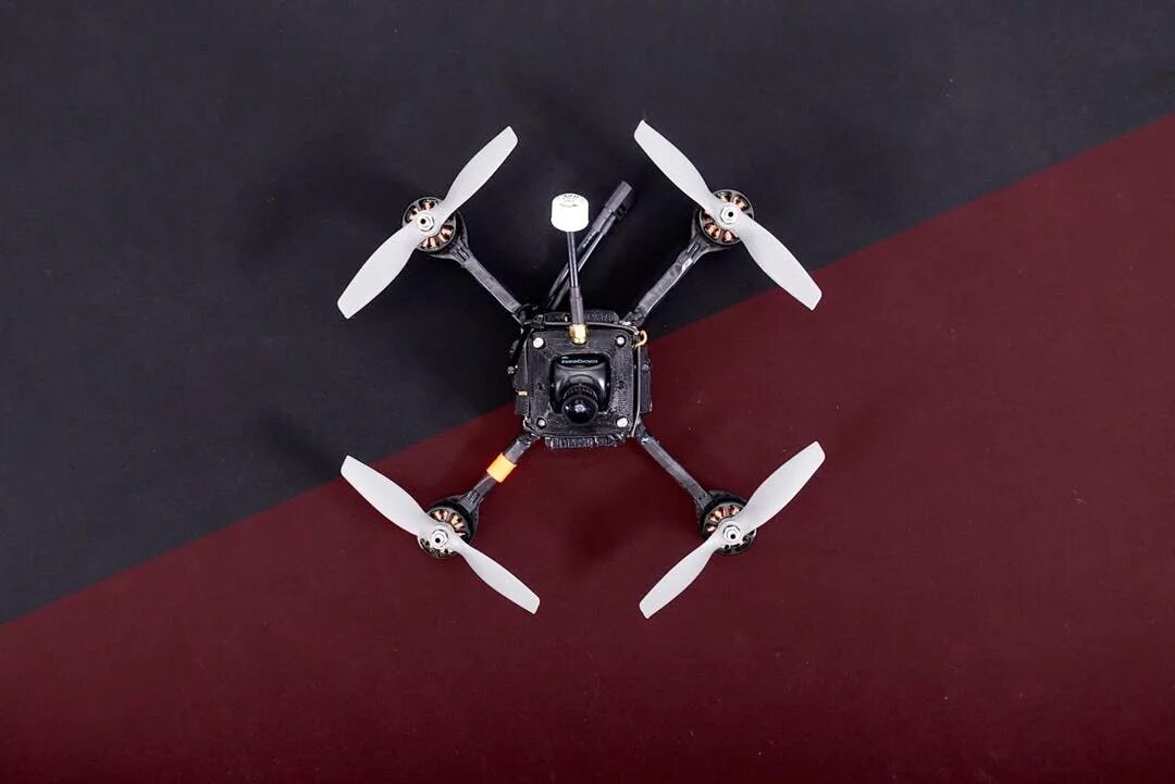 Drl drone. Drl racerx дрон. гоночный квадрокоптер drl racerx. drl racerx (263 км/ч). гоночные дроны.