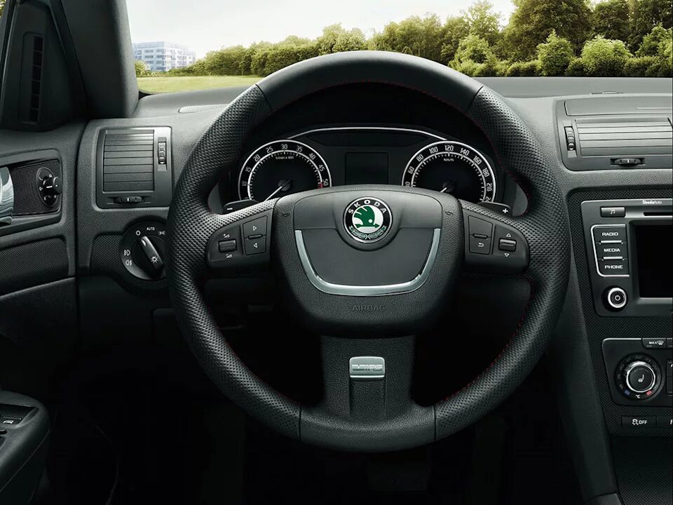 Шкода а5 скорость. Skoda Octavia a5 FL. Руль Skoda Octavia a5.